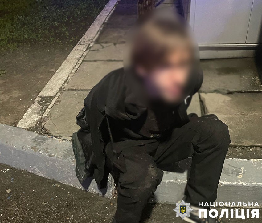 У Києві чоловік напав із ножем на оператора АЗС