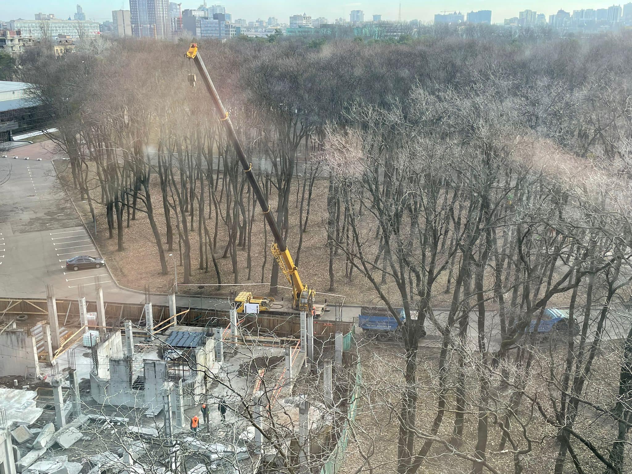 В центрі Києва почали забудовувати парк: що відомо (ФОТО)
