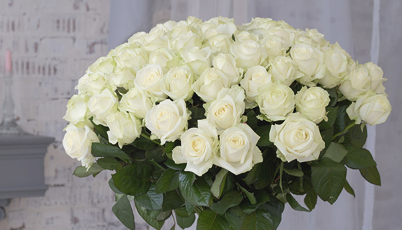 У Києві пропонують купити букет квітів за 430 000 гривень (Фото)