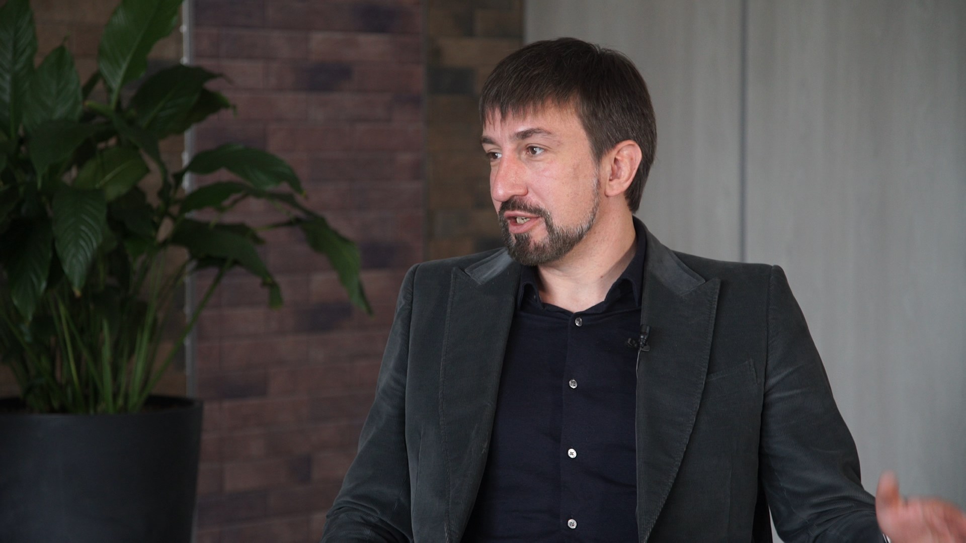 Попов Олег - засновник навчального закладу Мідгард