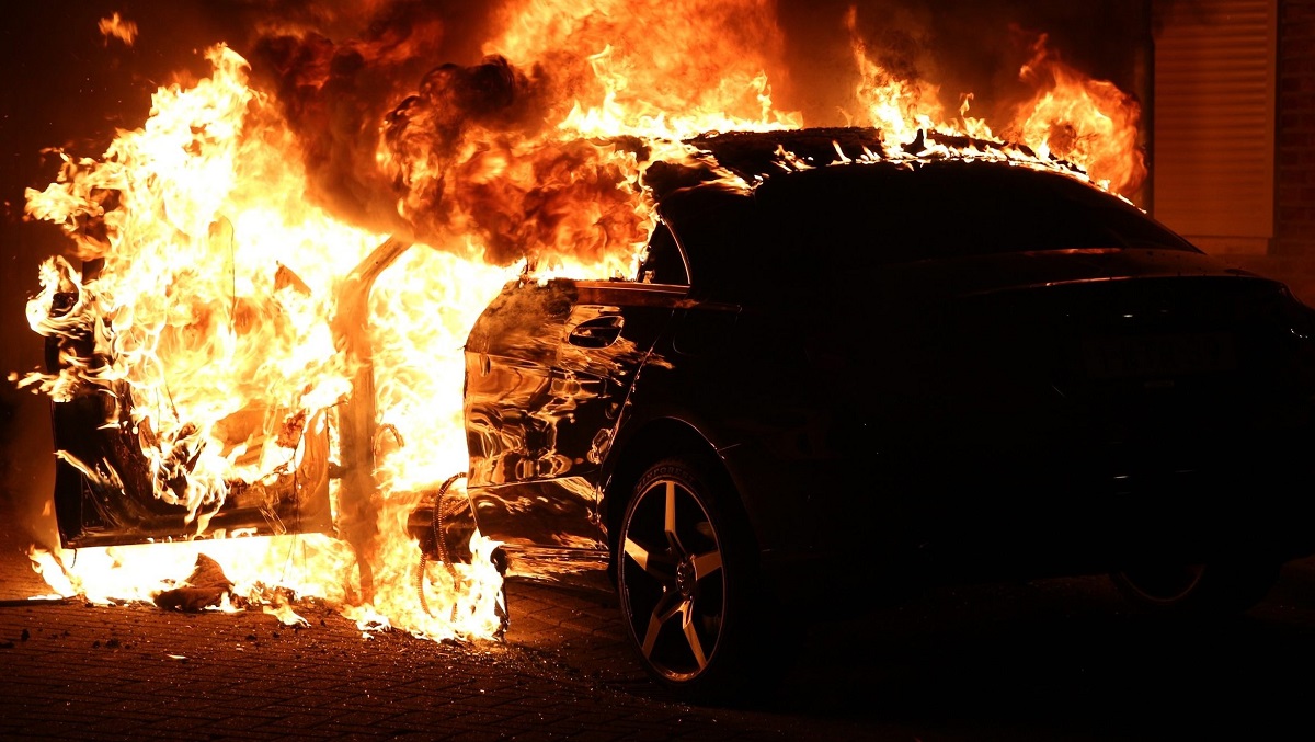 У Києві вночі підпалили автомобіль (ФОТО)