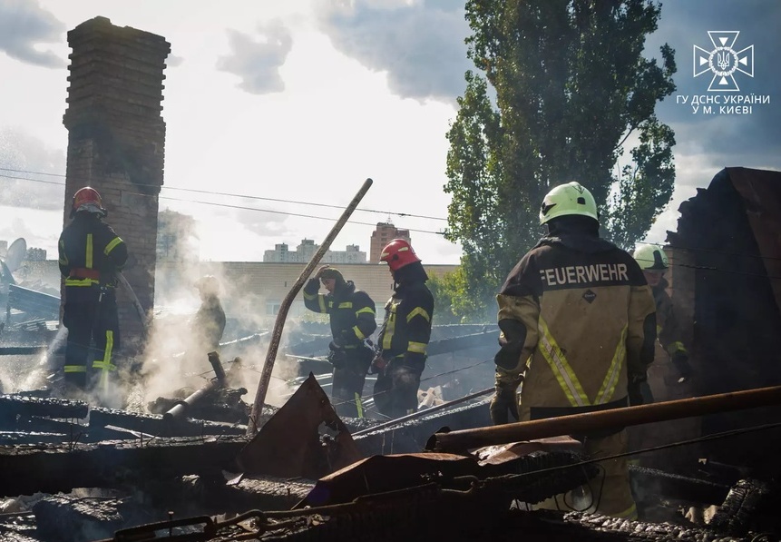 У Печерському районі Києва сталася масштабна пожежа: що відомо (ФОТО)