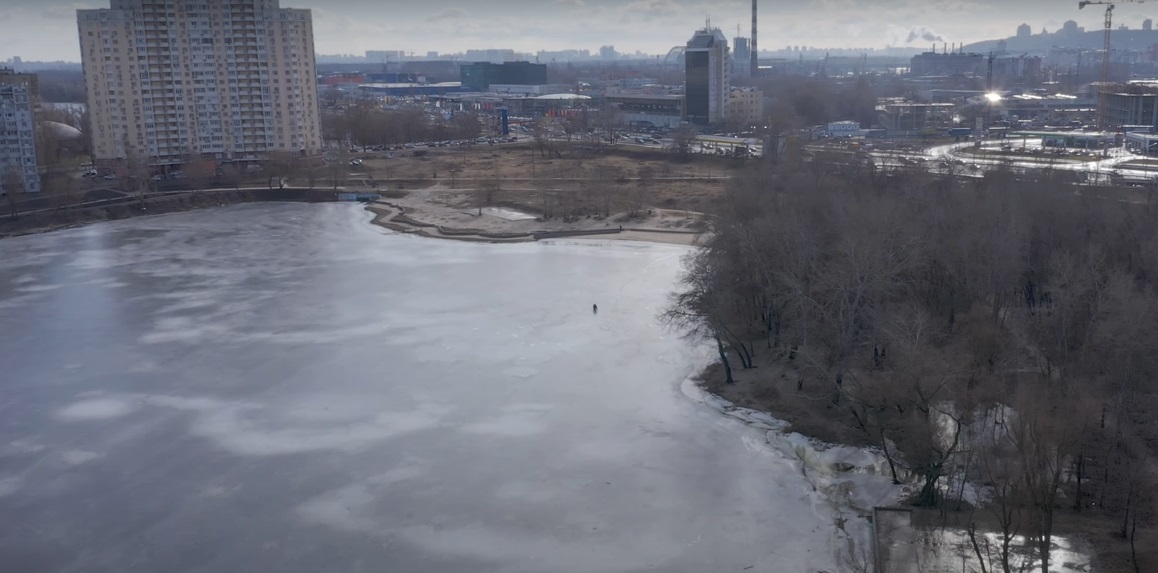 В Киеве идет реконструкция парка у Иорданского озера (ВИДЕО)