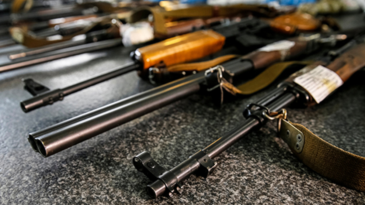 В Киеве массово скупают оружие: как получить разрешение