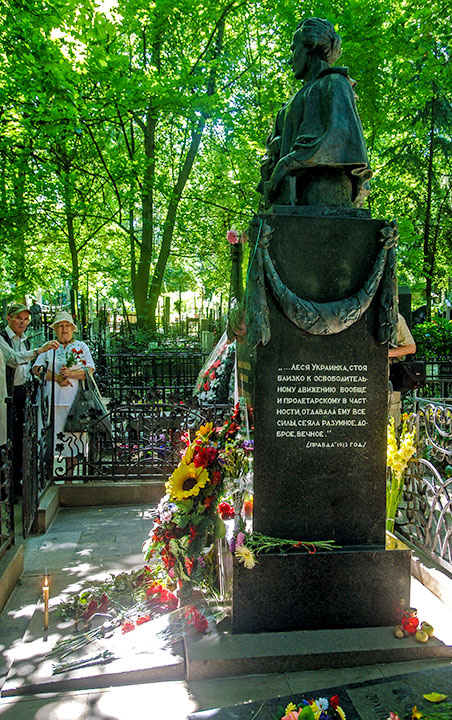 могила Лесі Українки