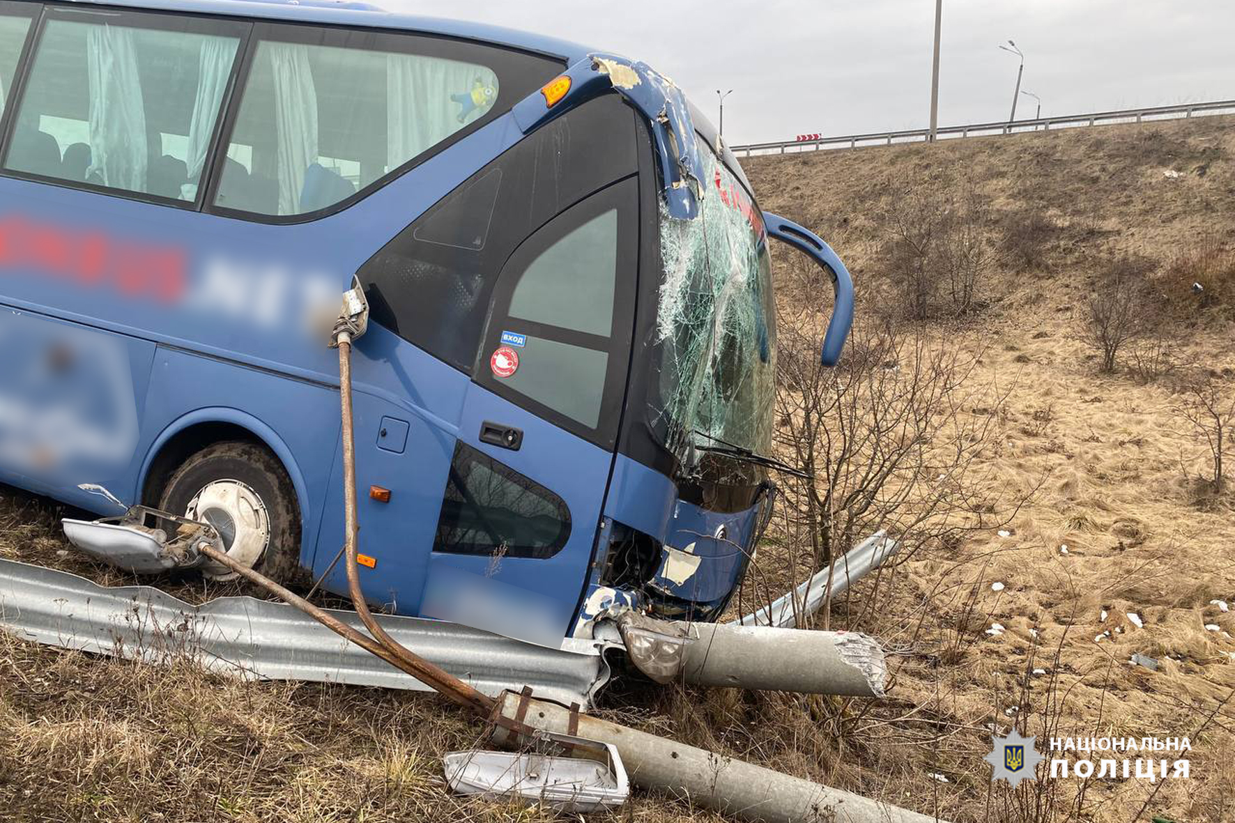 На трасі Київ – Одеса автобус з пасажирами потрапив в ДТП