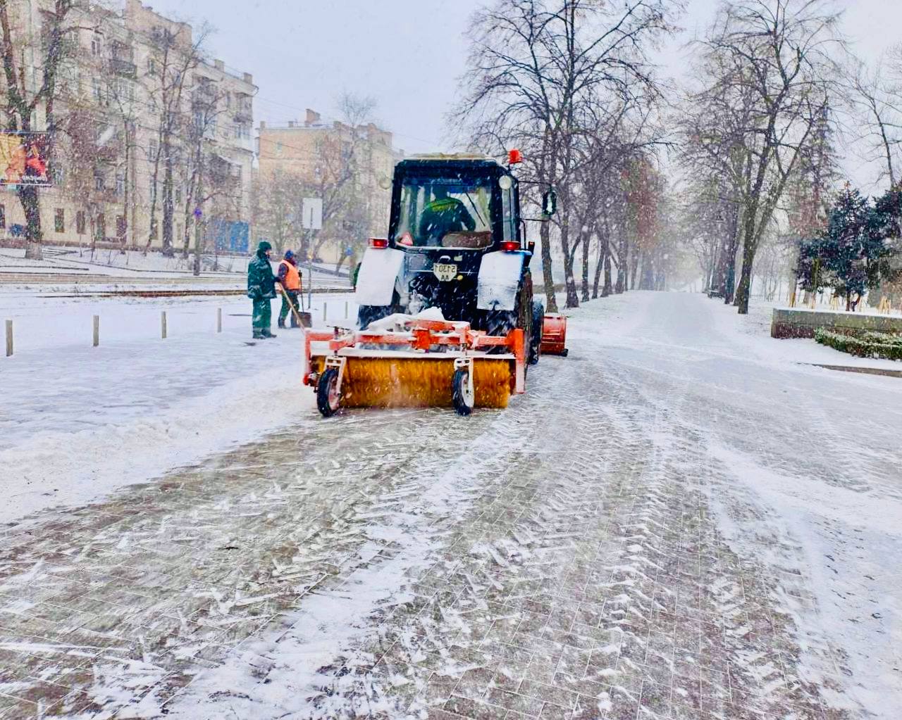 Зима в Киеве засыпала дороги и улицы снегом | Комментарии.Киев