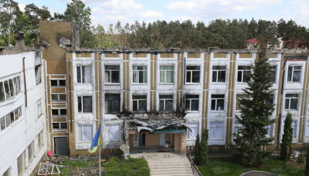 Стало відомо, скільки зруйнованих росіянами закладів освіти відновили на Київщині
