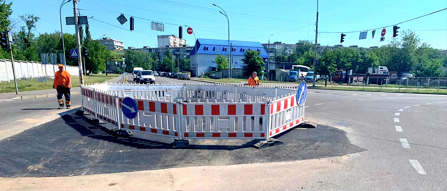 Рух транспорту на проблемній ділянці відновили у Києві (ФОТО)