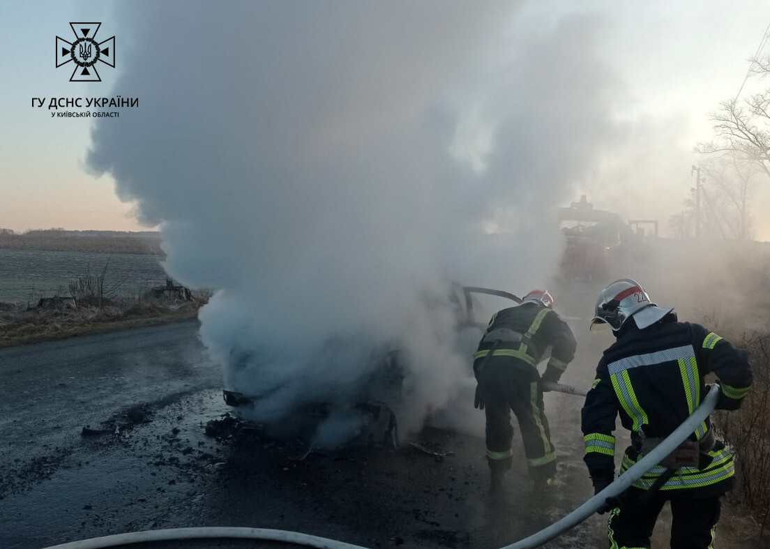 У Київській області вогонь повністю знищив автомобіль (ФОТО)
