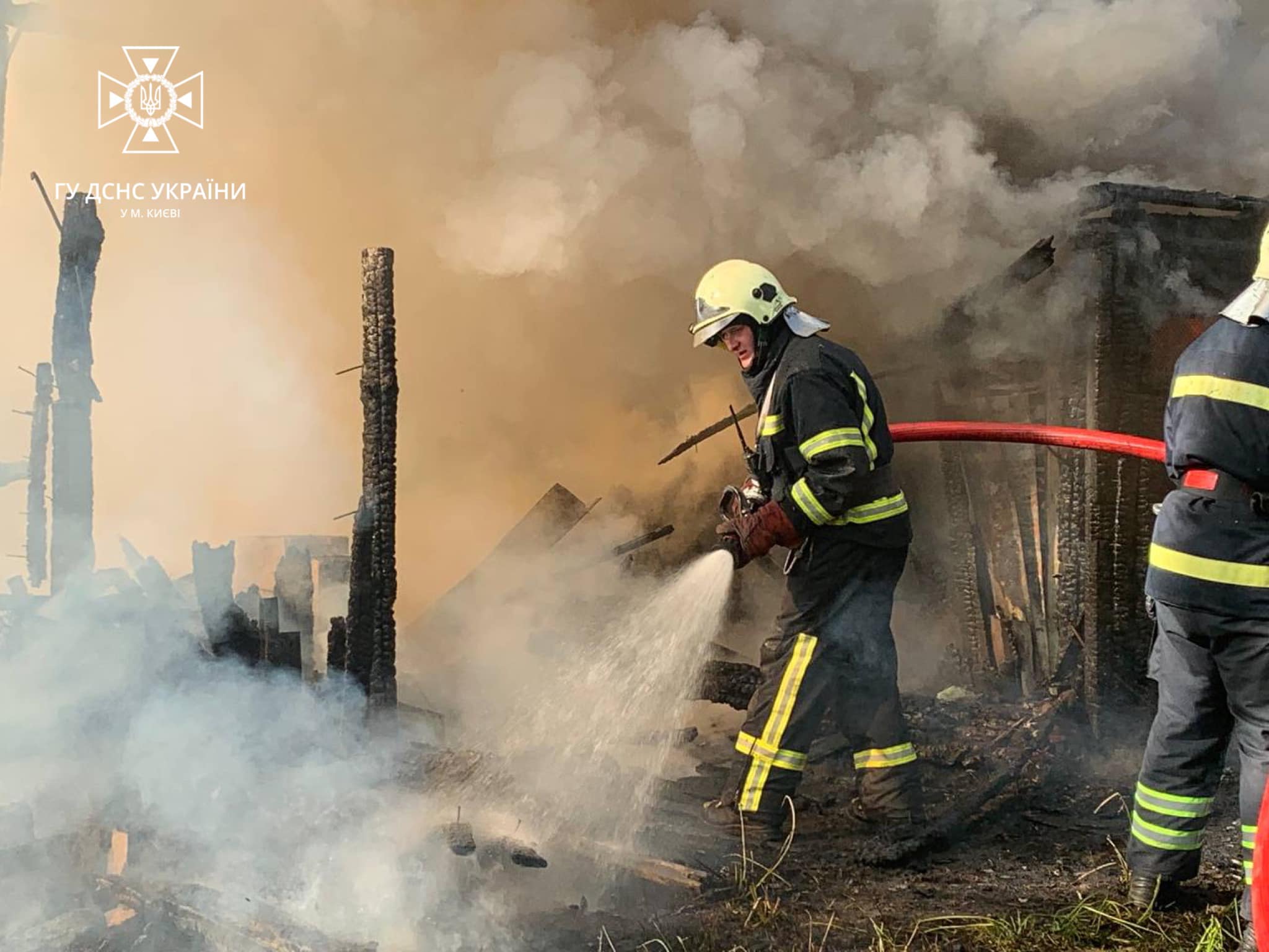 Масштабна пожежа сталася у Києві на Оболоні (ФОТО)