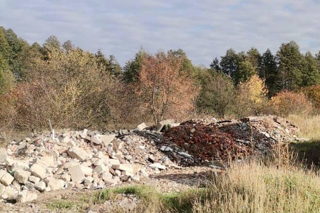 На Київщині виявили стихійне звалище будівельного сміття (ФОТО)
