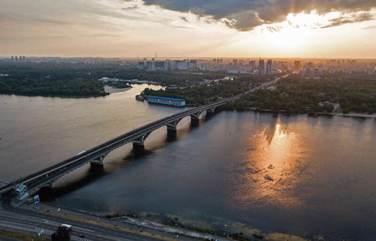 У Києві відремонтують міст Метро: скільки витратять