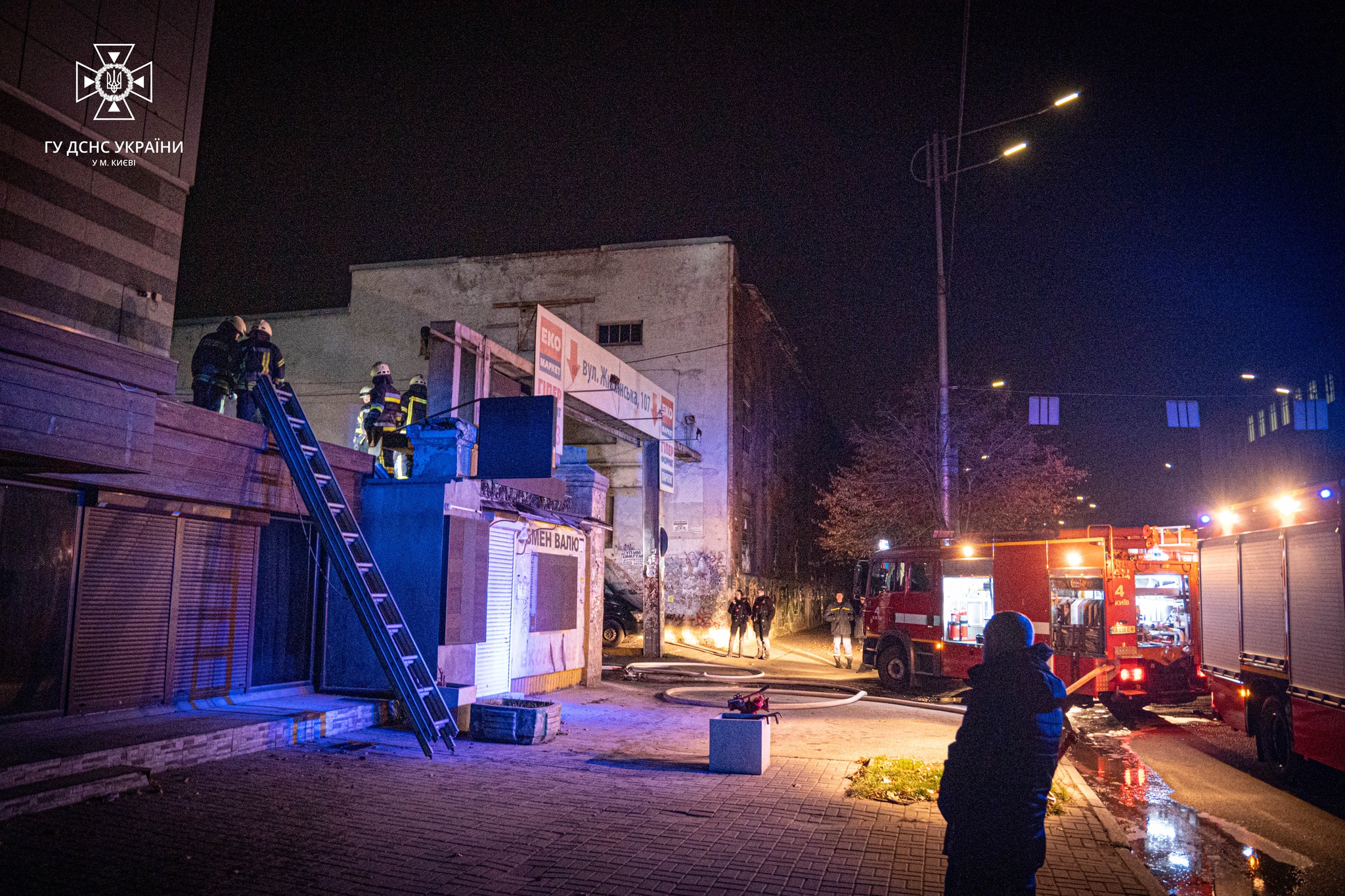 В центрі Києва на Жилянській сталася пожежа (ФОТО)