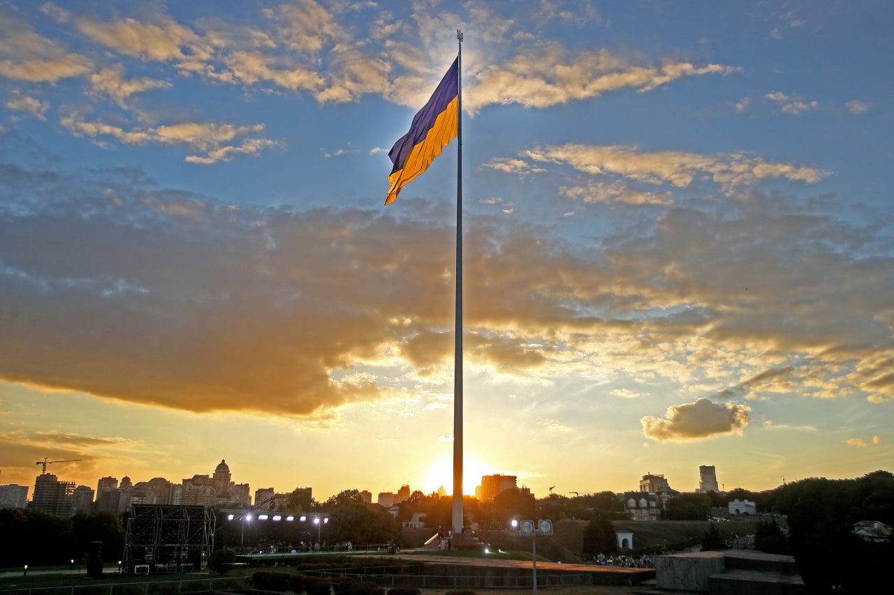 У Києві завтра на кілька годин приспустять головний державний прапор України: яка причина