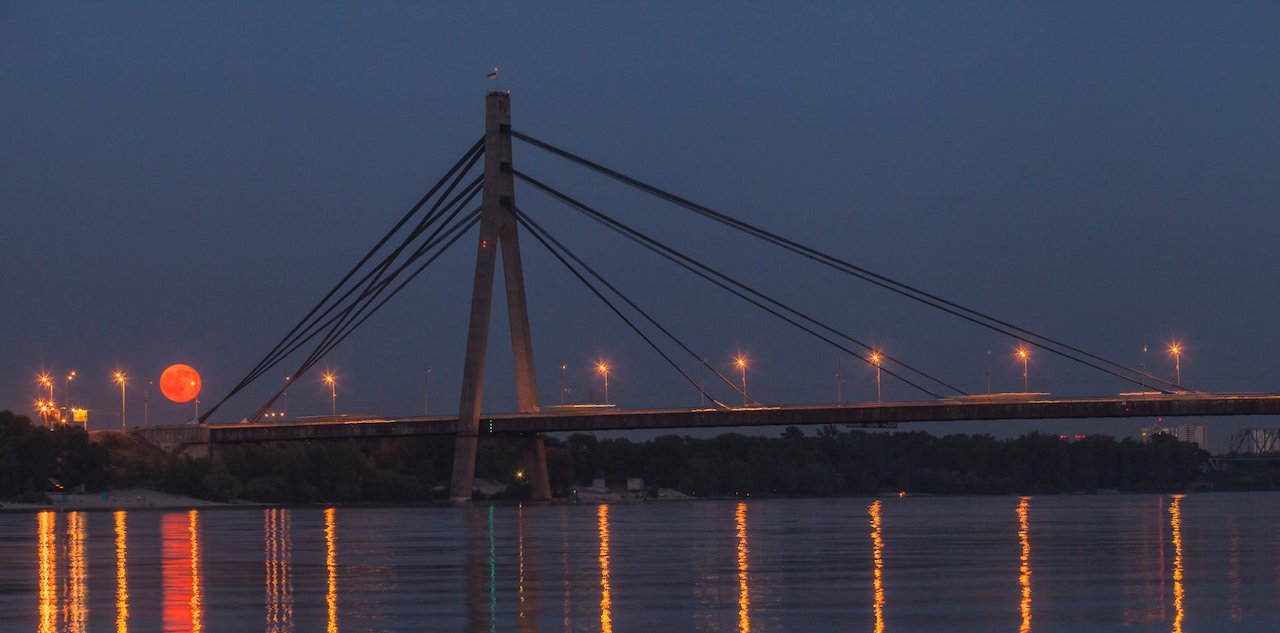 У Києві до кінця листопада перекрили рух на Північному мості: подробиці