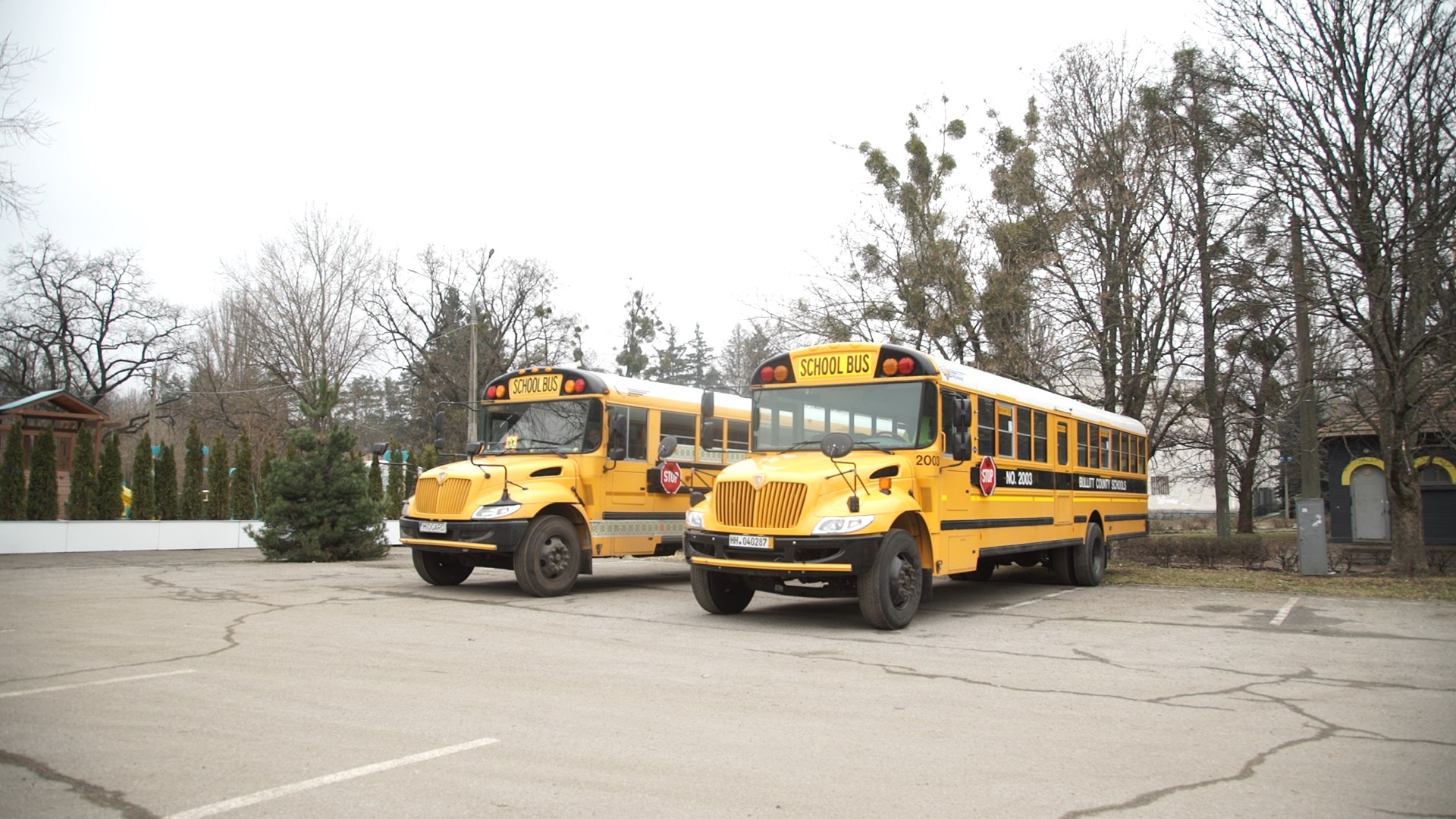школа Midgard - школьные автобусы