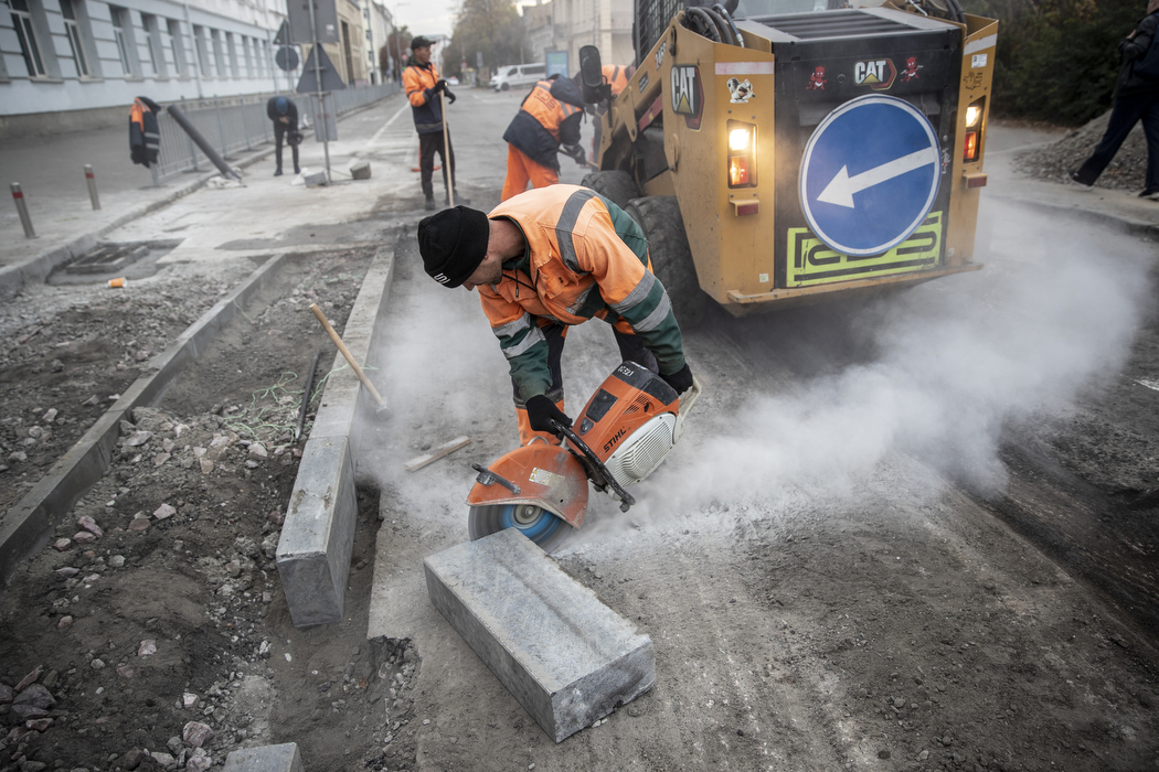 В центрі Києва триває ремонт вулиці Спаської (ВІДЕО)