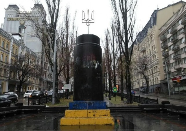 У Києві пропонують встановити пам'ятник Мазепі на місці порожнього п'єдестала з-під леніна